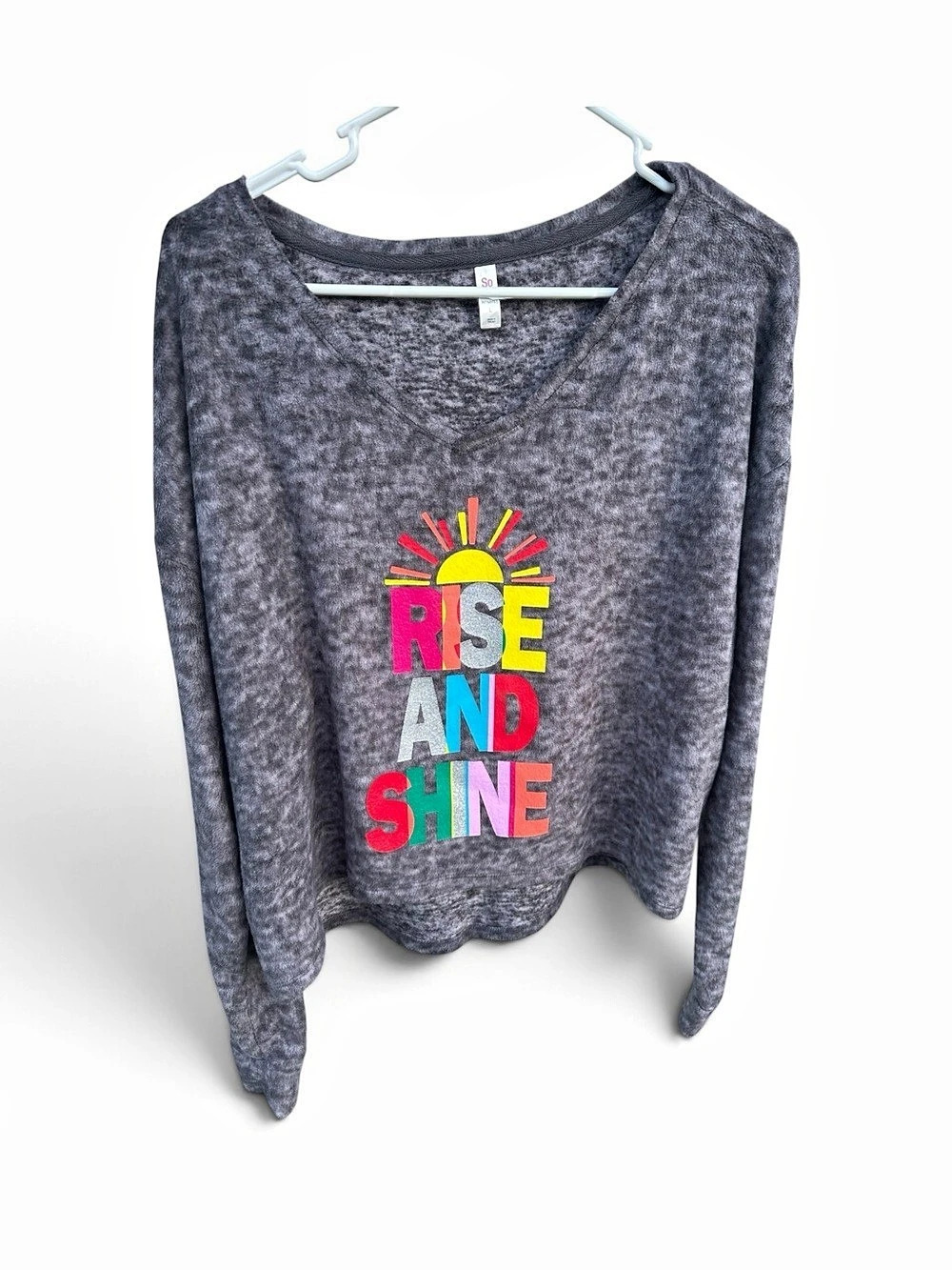 So Graphic Long Sleeve Top in Gray Size Large
